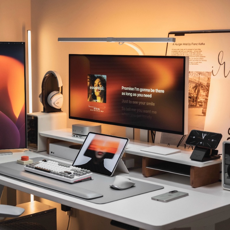 Supporto per monitor moderno S - Desk Setup With Laptop And Monitor recensione e prezzo